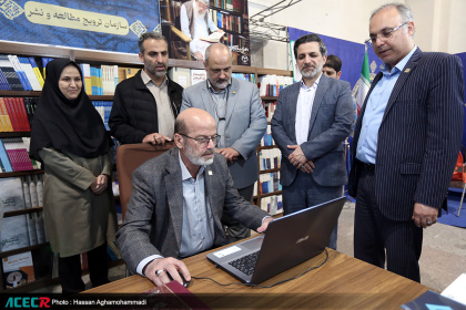 بازدید رئیس جهاددانشگاهی از نمایشگاه بین‌المللی کتاب تهران